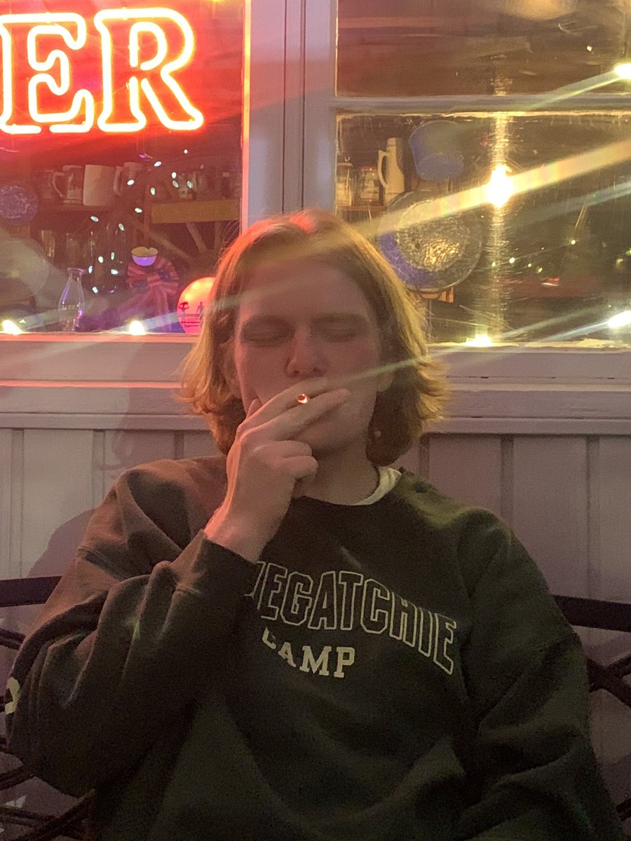 cambrie_wraight's tweet photo. @mi1fmi1k And more ciggys for bills milfia https://t.co/KVRgYNmUwt