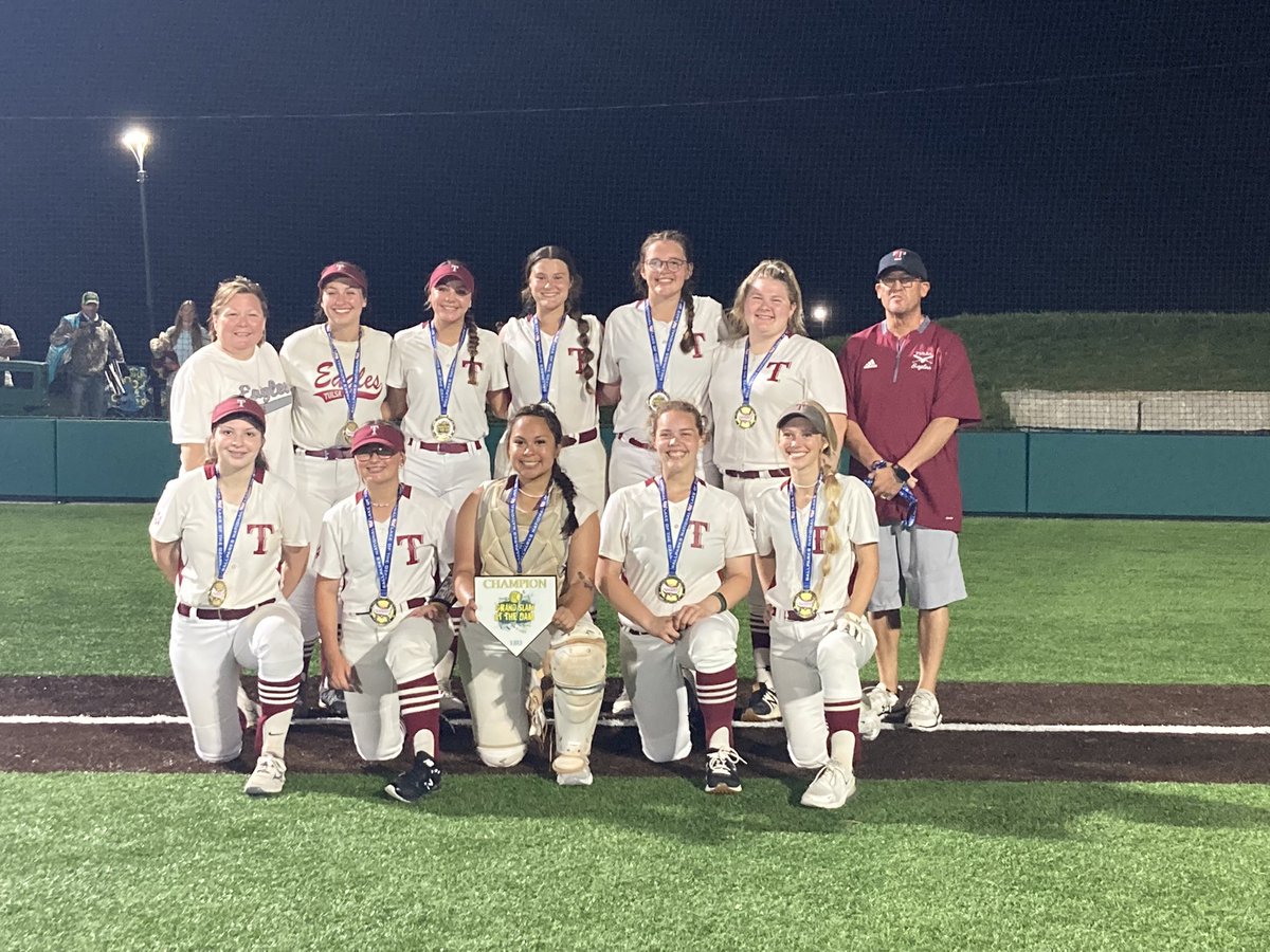 MalloryWarma's tweet photo. 5-15-22 Champions! Grand Slam at the Dam tournament in the Lake of the Ozark #softball #pitcher @ncsa @UncommittedUsa https://t.co/yncpMiu7Xe