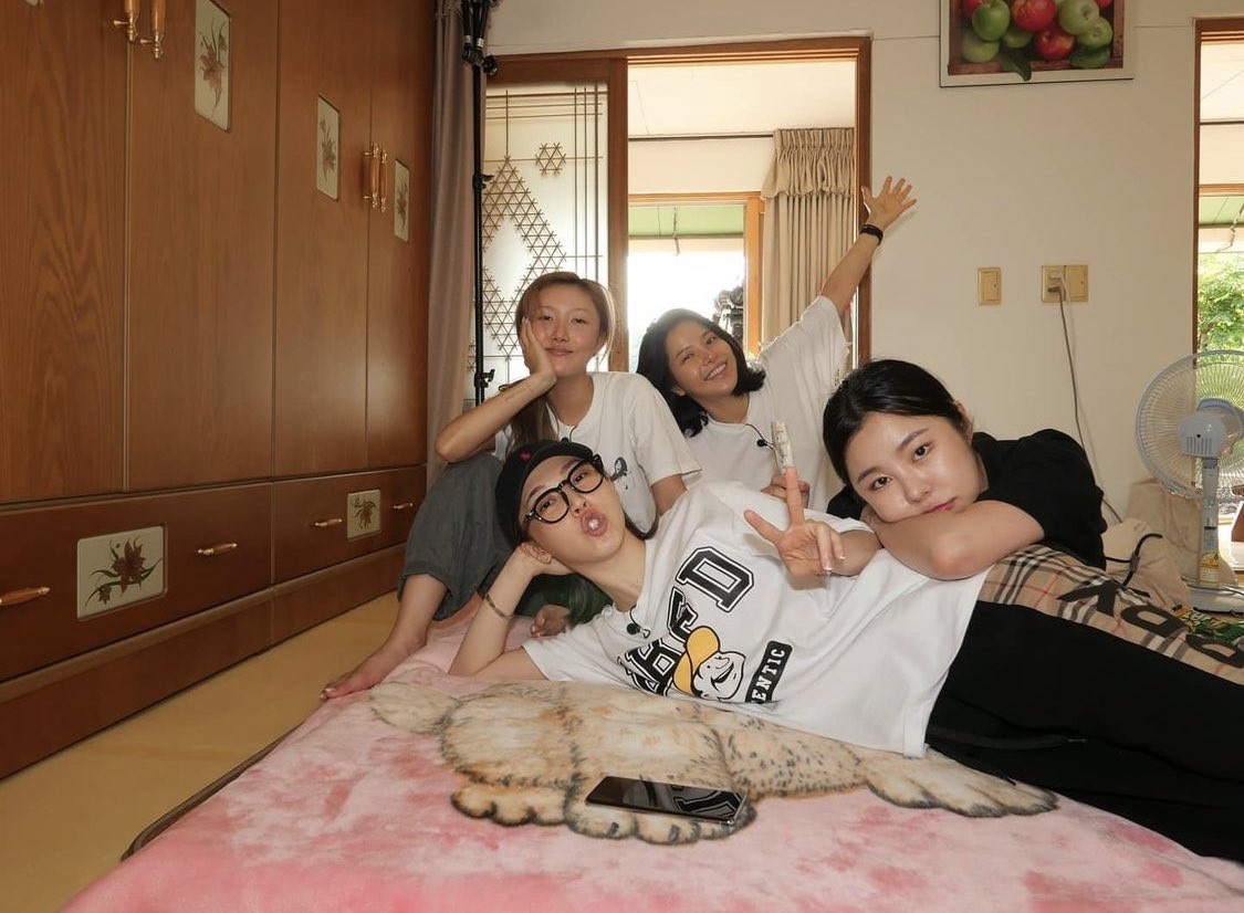 KIWIBYULIE's tweet photo. one of my most favourite mamamoo photos ever https://t.co/ok9Nf5qLPf