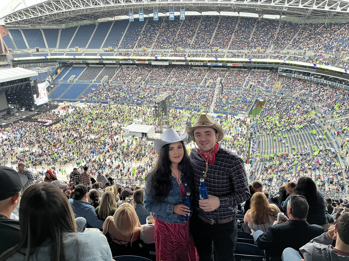 dwright525's tweet photo. #lukeinseattle yupppppppppppppppppp https://t.co/XrRh2aR2Xm