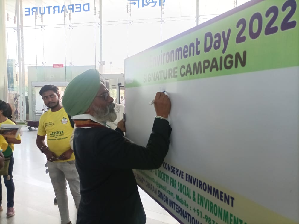 Lakshya_society's tweet photo. Glimpse of 1st Day of #WorldEnvironmentDay #Celebration at @lkoairport to encourage people for #environmental #conservation

#climatechange
#OnlyOneEarth
#SaveEarth
#SaveWater
#SaveTree
#environmentday2022
#green
#plantation

@PMOIndia
@CMOfficeUP
@ChiefSecyUP
@UPPCBLKO
@AdminLKO https://t.co/c4CfIMkaSA
