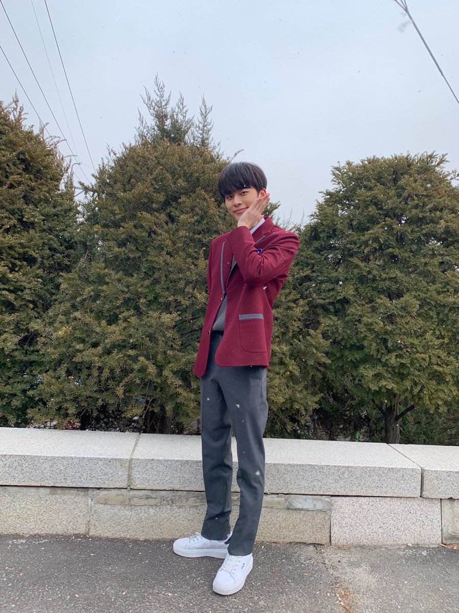 CUBE_YOOSEONHO's tweet photo. [📸] 교복 찰떡 선호 🧏‍♂️

#유선호 #YOO_SEONHO
#닥터로이어 #한이한
#SEONHO_PIC https://t.co/1DRAF45BnW