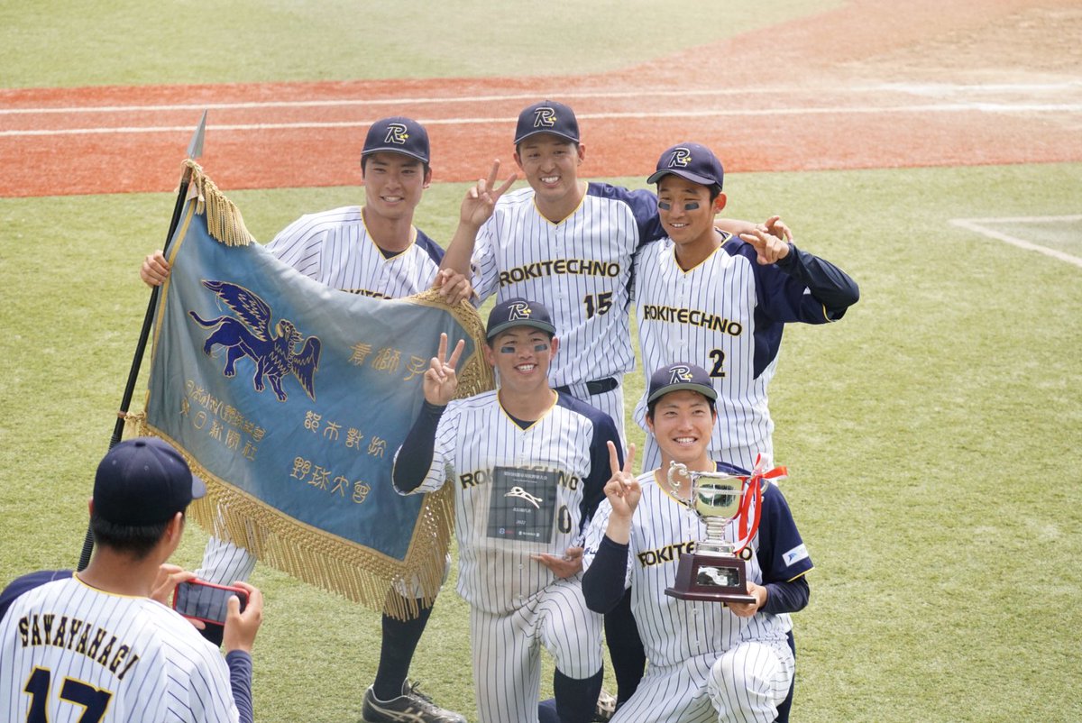 Ty10L46's tweet photo. 試合後の撮影会①
新潟医療福祉大出身の5人
スタンドでカメラ構えてた私達にも✌️ありがとうございます🙇‍♀️
キャプテン齋藤央兆さん、エース飯塚亜希彦さんらチームの中心として、東京ドームでも暴れてきてください👊
（4枚目撮影者澤柳さんも混ぜて）
#ロキテクノ富山 https://t.co/OOECCJaDxZ