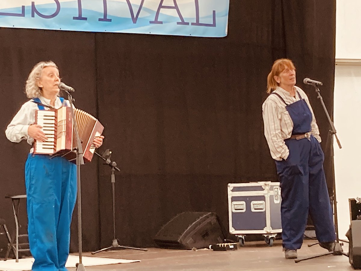 comedyloulou's tweet photo. You’re so welcome. You were wonderful. It was a treat to watch you perform. All the best with your show 💕 #crick #crickboatshow2022 #theatre #theidlewomen #womeninboating Here are the pics I took too 😊⚓️😊 https://t.co/Wvg58ehsc7