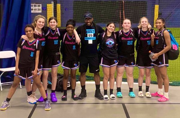 CoachJHarrell's tweet photo. You’re looking at the up in coming future of the downriver league. These young ladies fight hard for every possession and will give there all on defense. So proud of these young ladies🦾#DownriverElite #StartFastFinishStrong https://t.co/NEL7PTULmW