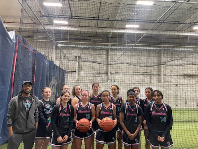 CoachJHarrell's tweet photo. You’re looking at the up in coming future of the downriver league. These young ladies fight hard for every possession and will give there all on defense. So proud of these young ladies🦾#DownriverElite #StartFastFinishStrong https://t.co/NEL7PTULmW