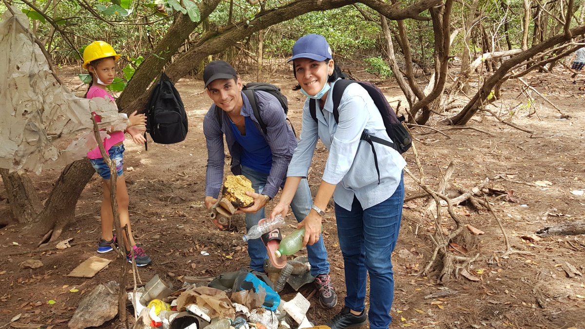 #Hoy celebramos el 5 Junio #DiaMundialDelMedioAmbiente 
Esta vez el grupo ECOARTE, 1er año de Geologia, CEMA y <a href="/UniversidadMoa/">Universidad de Moa Dr. Antonio Núñez Jiménez</a> se integran para realizar actividades de intercambio educativo y saneamiento ambiental en la zona costera de <a href="/PuertoMoa/">Puerto Moa</a>.
<a href="/citmacuba/">Ministerio de Ciencia, Tecnología y Medio Ambiente</a> <a href="/cubaniquel/">Grupo Empresarial del Níquel</a> <a href="/CubaMES/">MES</a>