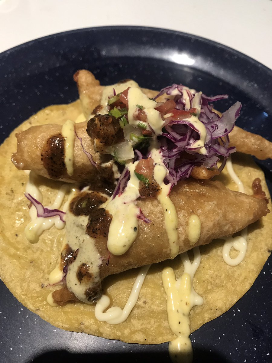 Monterreytacos's tweet photo. los Tecatacos, qué cosa tan sabrosa y precios bastante módicos por la calidad cantidad. Están en Vasconcelos casi a lado del foco amarillo. 100% recomendados 
Estilo Tijuana  real! https://t.co/m6fd8Nf719