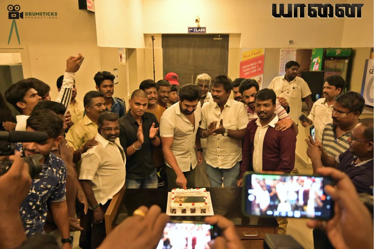 DrumsticksProd's tweet photo. Our dir #DirectorHARI &amp; our hero @arunvijayno1 at Anna theatre, Erode for Theatre Visit, #Yaanai 🐘 Promotion

#YaanaiFromJune17 

 @priya_Bshankar  @gvprakash @thondankani @ZEE5Tamil @ZeeTamil @KKRCinemas @Ammu_Abhirami @gopinath_dop @realradikaa @iYogibabu @ertviji https://t.co/Q56Aaw72dK