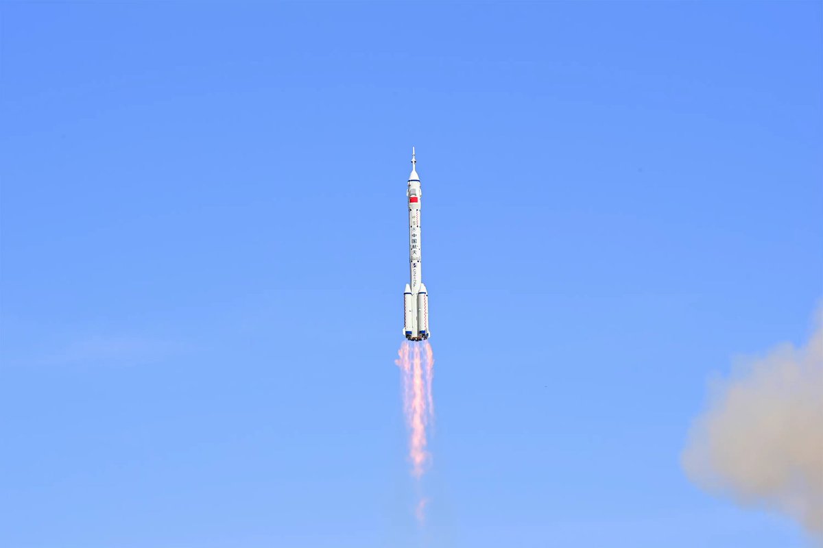 Congratulations to the scientists and engineers behind the successful Shenzhou-14 launch. Here are some cool shots shared by the space agency.
#shenzhou14