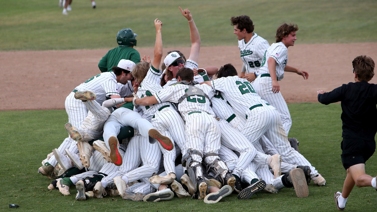 SBLiveCA's tweet photo. Photos: De La Salle rallies in final inning to stun St. Francis-Mountain View for CIF NorCal D1 Regional baseball championship https://t.co/MASmVhFrHq https://t.co/cKIIeTdqhW