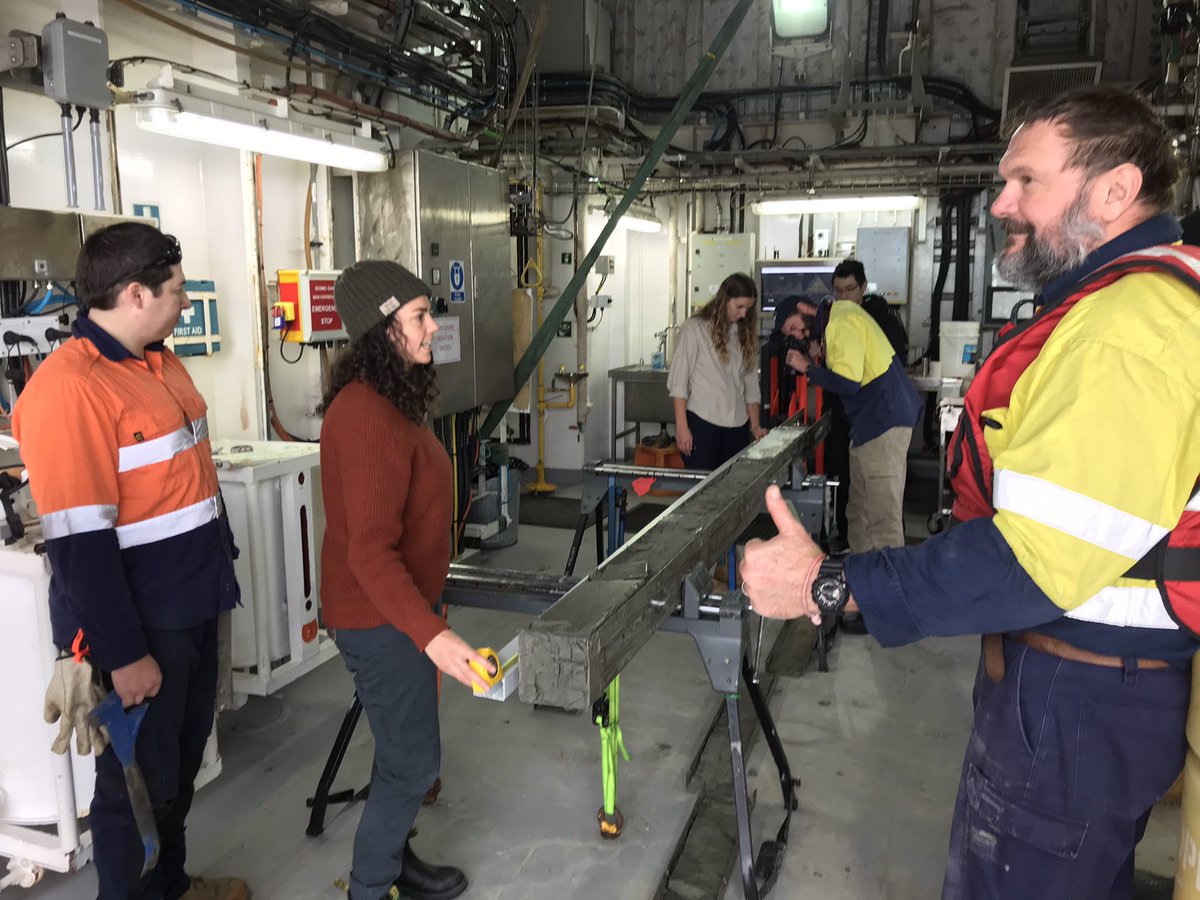 DrHannahPower's tweet photo. Another day on #RVInvestigator and we had more speccy sunrises and more #seafloor mud! 🌅🛳🌊

Here’s our night crew documenting our 2.3m Kasten core off the Illawarra coast 📷👇

@Uni_Newcastle @UON_research @CSIRO #MarineScience https://t.co/KLpqemhh7q
