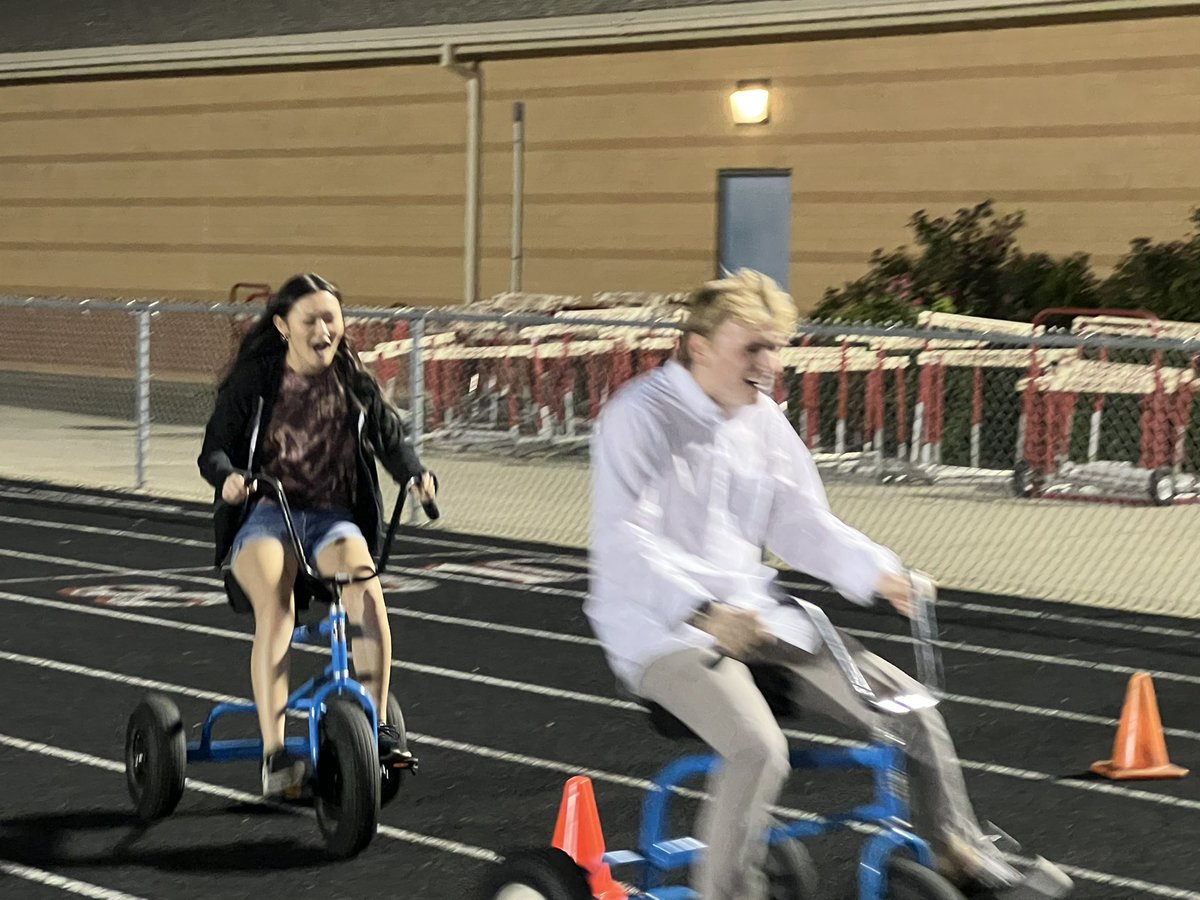 UrbanJason's tweet photo. The @FHS_PTO does it again! So much fun at the Senior Celebration.  Thank you to all the volunteers who made it happen. Such a great tradition and the perfect way to say goodbye to the FHS Class of 2022. https://t.co/x2Dceg3IwA