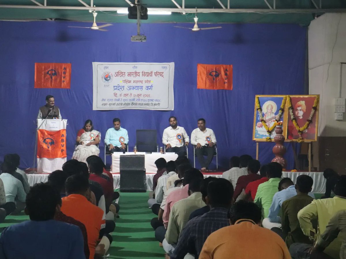 AbvpPaschimMaha's tweet photo. गुरूवर्य दादोजी कोंडदेव सैनिकी शाळा, तासगांव जि. सांगली येथे अभाविप पश्चिम महाराष्ट्र प्रदेश अभ्यास वर्गाचे उद्घाटन दक्षिण मध्य क्षेत्र क्षेत्रीय संघटन मंत्री स्वामी मल्लापुरा, प्रदेश अध्यक्ष प्रा. निर्भय विसपुते, प्रदेश मंत्री अनिल ठोंबरे, प्रदेश संघटन मंत्री अभिजीत पाटील 
१/२ https://t.co/oNRrOYJPhT