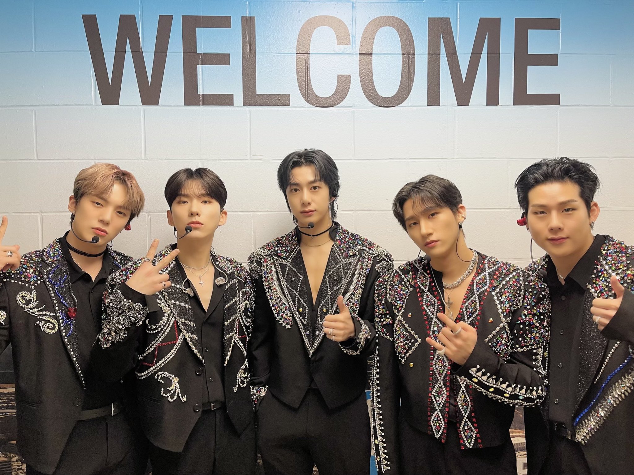 【新品・未開封】MONSTA X モネク / No Limit（8枚セット） 楽天市場】☆ランダム発送☆MONSTA X - 10th Mini Album 「NO