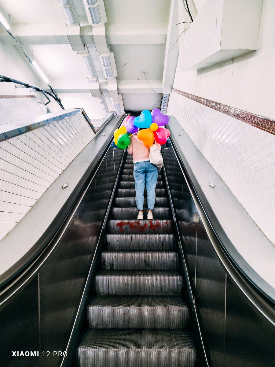 Xiaomi's tweet photo. See the streets of Paris and #TheNeverEndingPursuit through the eyes of street photographer VuThéara @vutheara. #XiaomiMasterClass #XiaomiImagery #Xiaomi12Pro https://t.co/WPIdI5YaUm