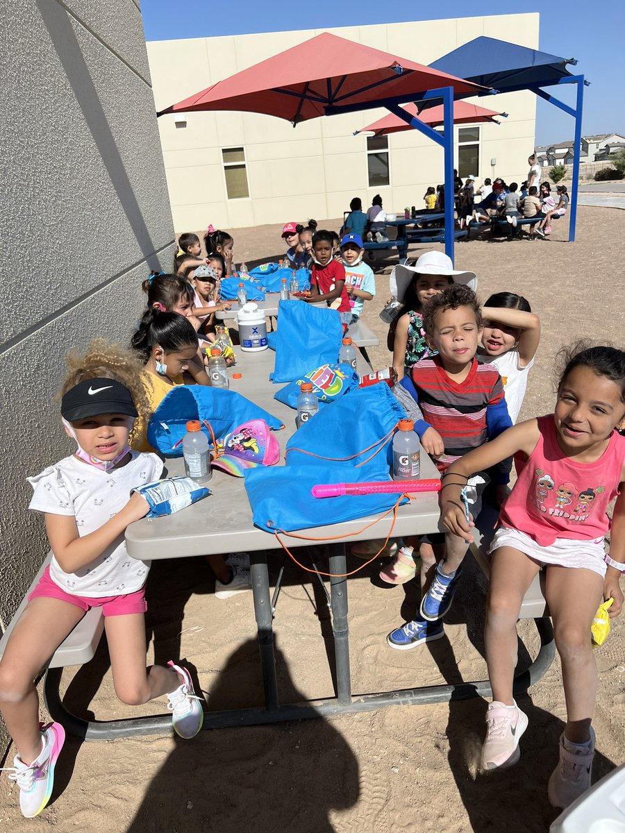 ASanchez_DSSE's tweet photo. Field Day a success! We had a blast! I will miss you 🥰 Yet I’m so proud of all of your accomplishments my shining diamonds 💎! Love ❤️ you! #TeamSISD #shookascendstogether 🎉💗💎🌟 https://t.co/Dhqyp20Ytf