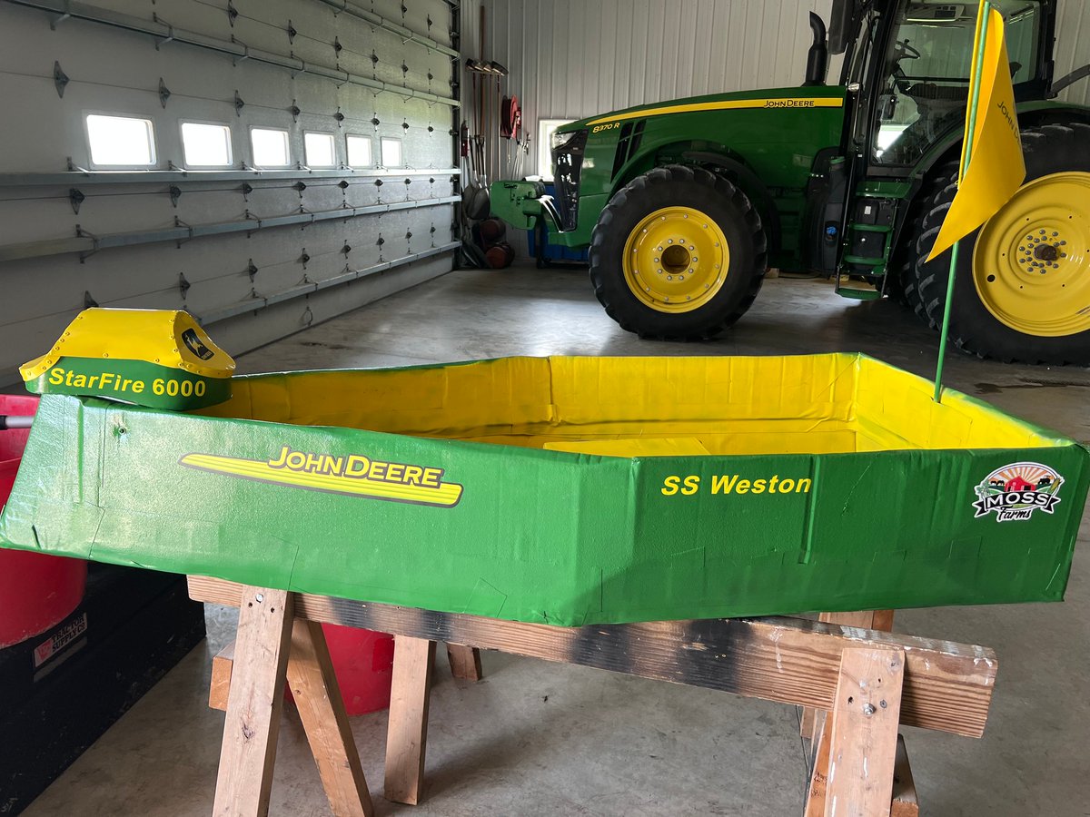 AHWLLC's tweet photo. 🟩 Green & Yellow 🟨 never looked so good on water! #CardboardBoatRace #SSWeston
🚣♂️: Weston M.
📸: Matt M.
#AHWLLC #KidsHavingABlast #JohnDeere #SF6000 https://t.co/5mKG2j5aZk