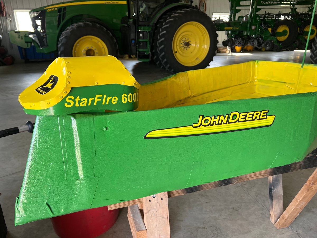 AHWLLC's tweet photo. 🟩 Green & Yellow 🟨 never looked so good on water! #CardboardBoatRace #SSWeston
🚣♂️: Weston M.
📸: Matt M.
#AHWLLC #KidsHavingABlast #JohnDeere #SF6000 https://t.co/5mKG2j5aZk