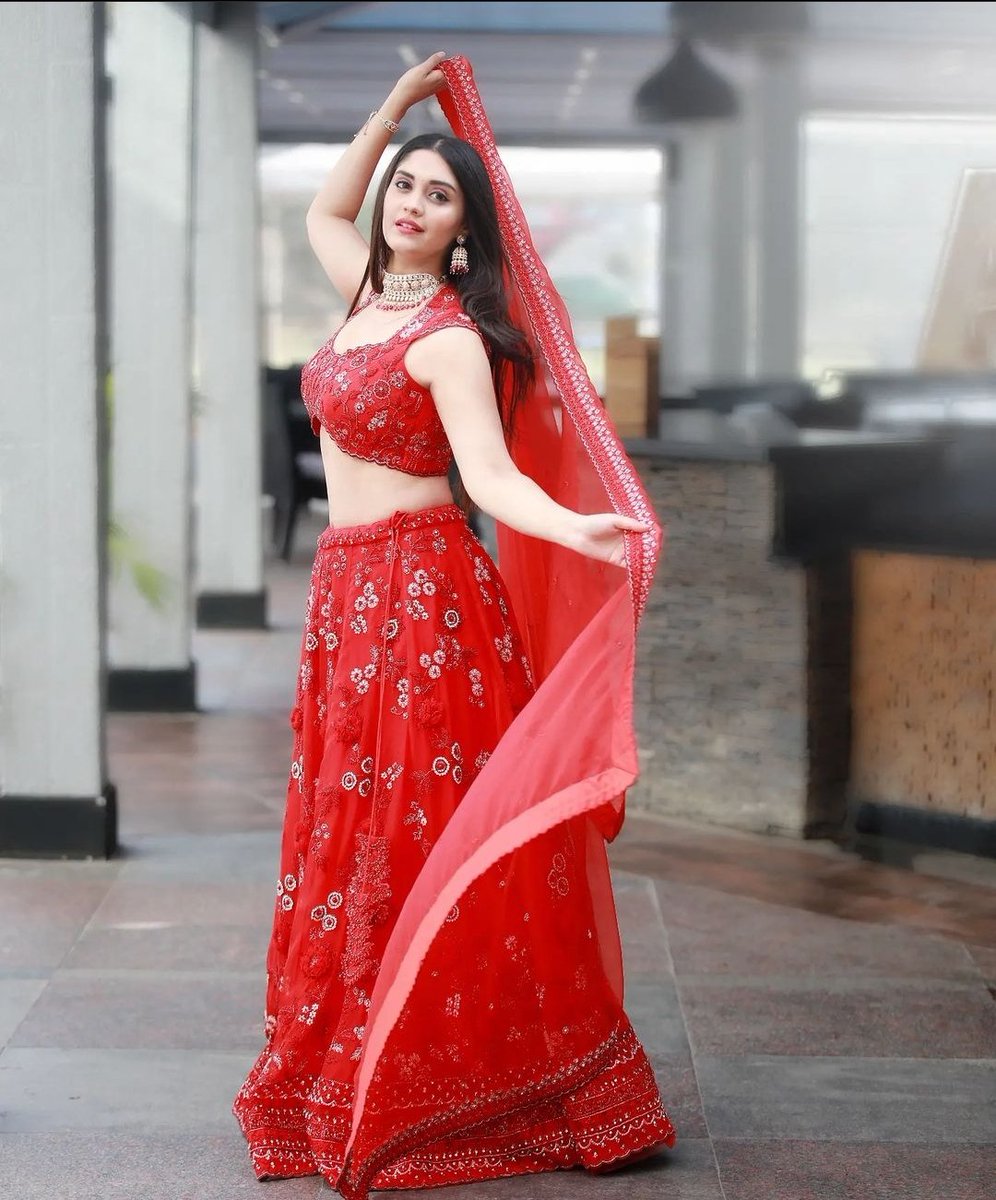 SurabhiFans's tweet photo. Wishing a many more happy return's of the day to our Gorgeous 👼 @Surbhiactress ❤️❤️

#HappyBirthdaySurbhi #HBDSurbhi #HBDSurabhi https://t.co/YbU82nrytQ