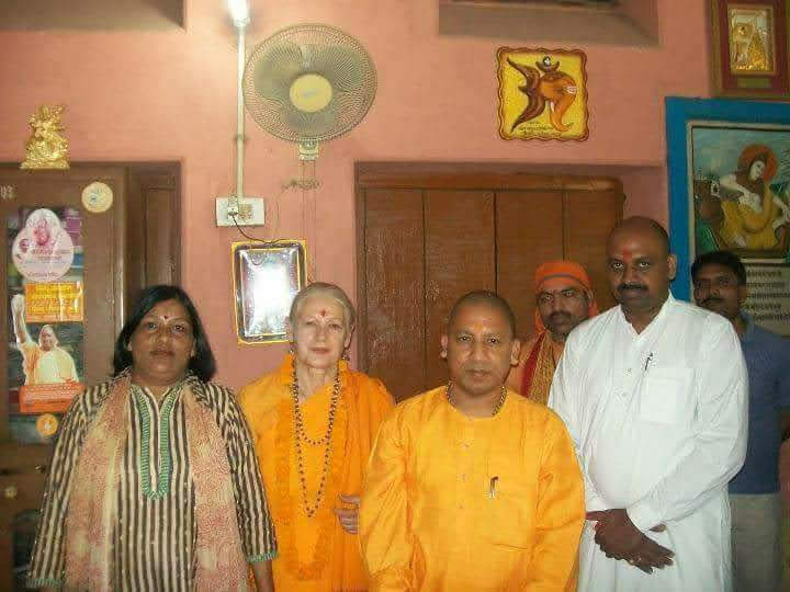 DrVijayTiwariJi's tweet photo. उत्तर प्रदेश के यशस्वी मुख्यमंत्री श्री योगी आदित्यनाथ जी महाराज को हार्दिक शुभकामनाएं॥

@myogiadityanath @CMOfficeUP 

हमारी तरफ से 60,000 Self Employed CEOs' ₹ 100,000 करोड़ पूंजी निवेश का कार्यक्रम महाराज जी को समर्पित॥ 

@MGUGOfficial https://t.co/tm8HqkXm2z