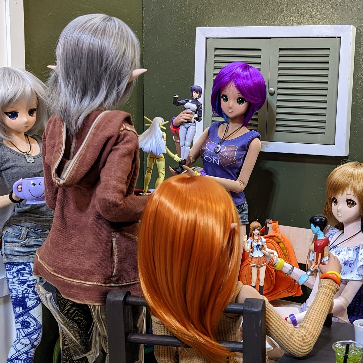 rc2agog's tweet photo. Julia brings "doll" Saber to our Doll Meet; each shows their favorite "doll." 🤗 #Julia #Fortoo #Sochi #Hypatia #Mirai #Kitsu #Talam #Forena #Chitose #SmartDoll #BJD #Figmas #DollMeet #Saber #DrosselVonFlugel #MakiseKurisu #MotokoKusanagi #MegurineLuka #ChaChaMaru #BlackMagicM66 https://t.co/5zM3qGTas0