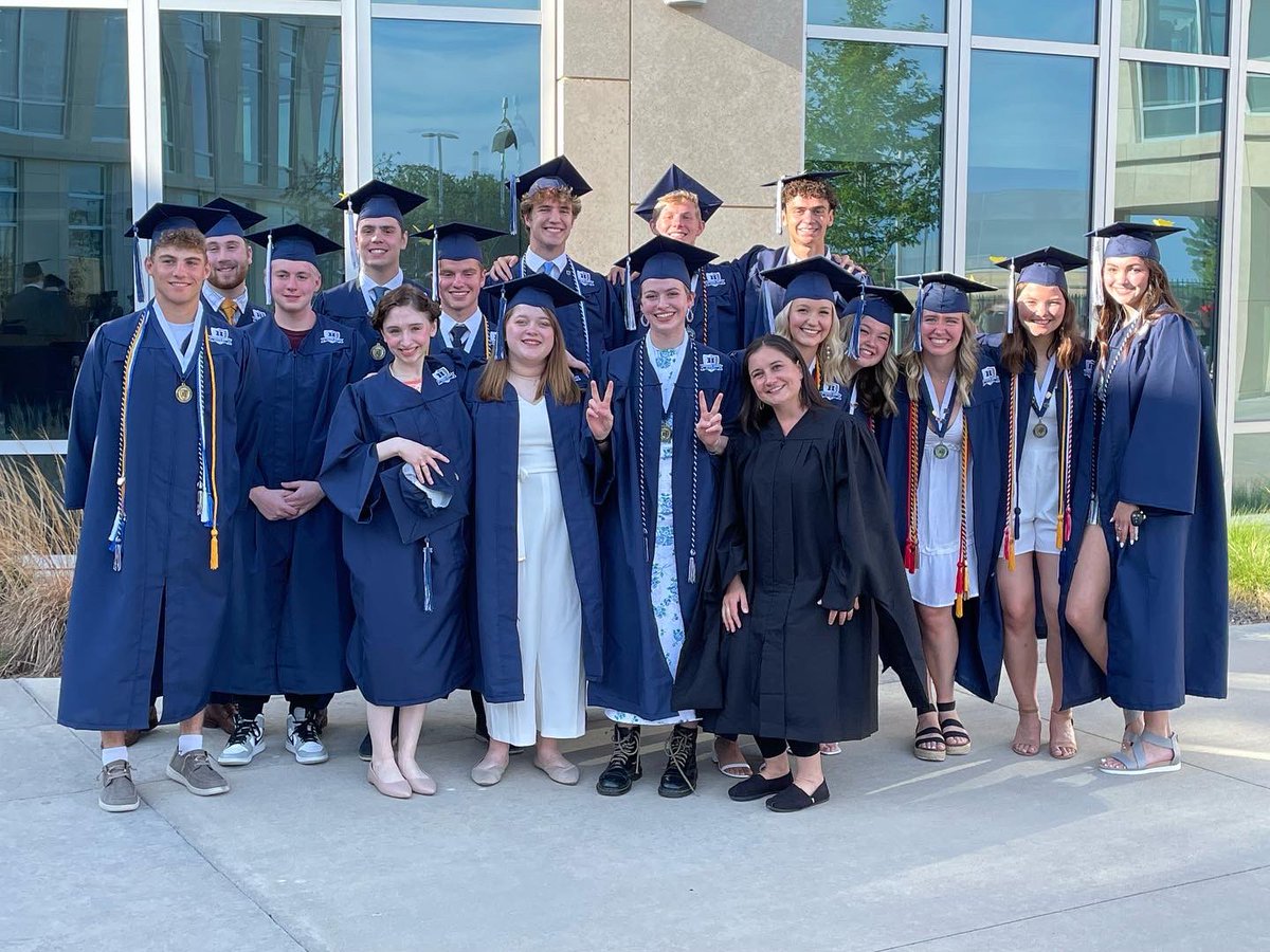 FrauBD's tweet photo. Congrats to these amazing @HudsonSchoolsWI seniors on their graduation! 💛 https://t.co/zK2pZ0m7Kd