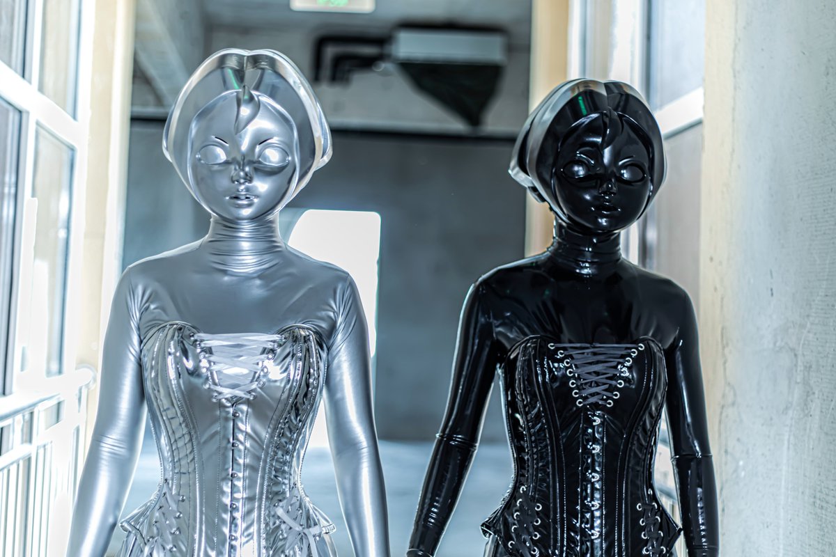 Black&silver dolls.Long time no see.