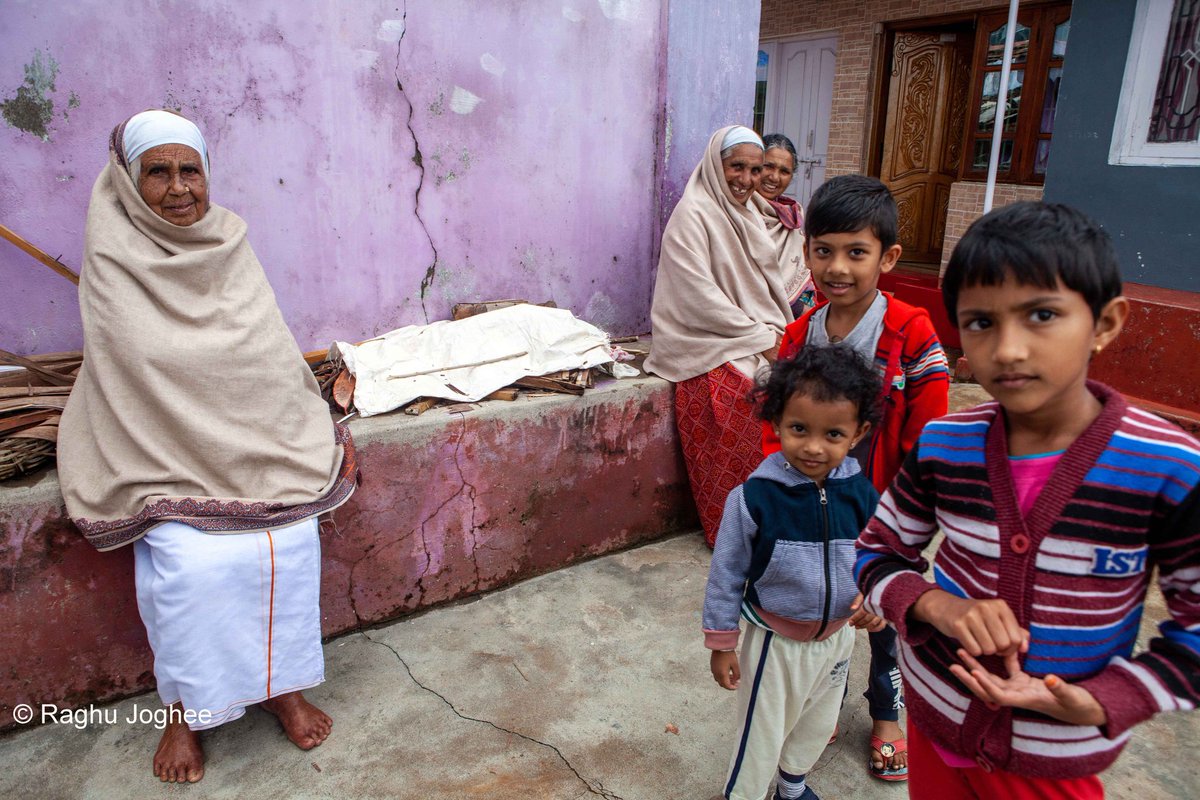 Raghujoghee's tweet photo. Village Life, Nilgiris. #badagar #nilgiris #ooty #naakubatta https://t.co/7ADqkZ9NsA