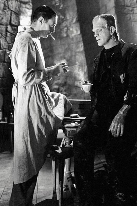 el_zombo's tweet photo. The Bride of Frankenstein (1935) - Colin Clive and Boris Karloff behind the scenes  
#scifi #monster #rerohorror https://t.co/SaFVLlj8W2