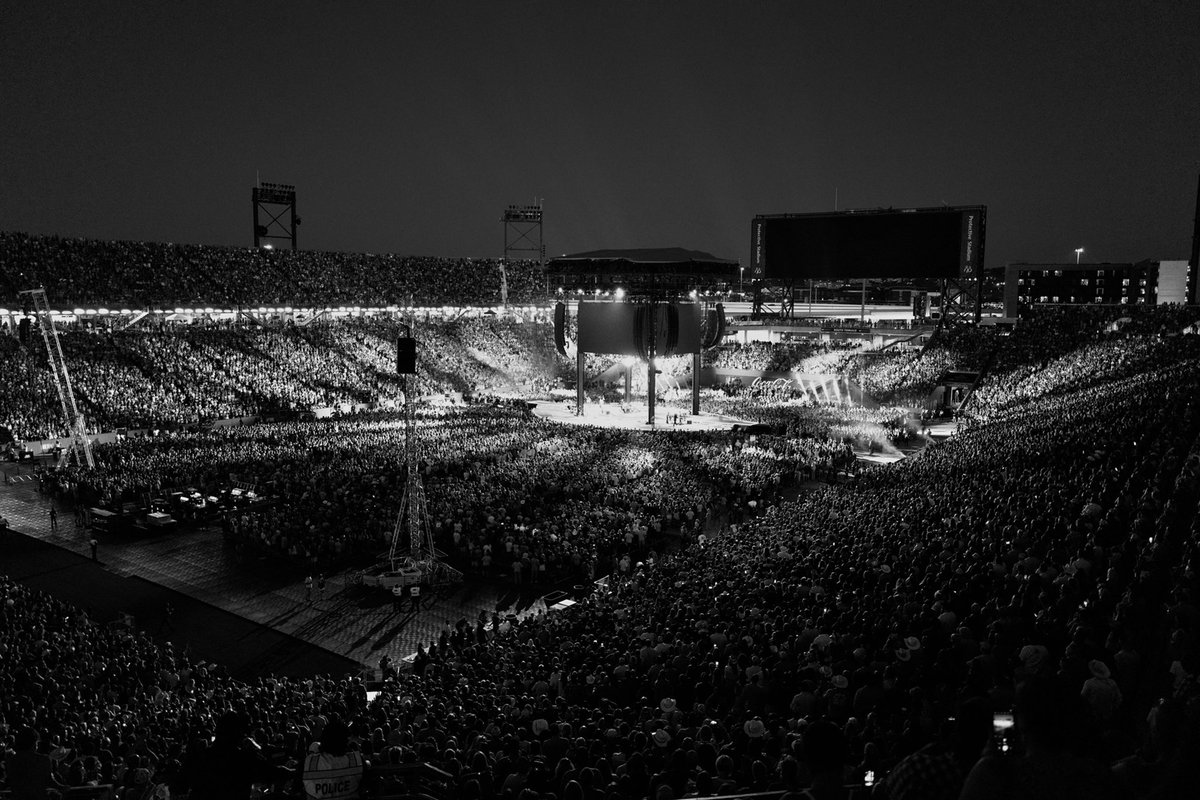 garthbrooks's tweet photo. ALABAMA, you KNOW your Country Music!!! Thank YOU for making @ProtectiveStdm’s FIRST concert one for ALL OF US to remember…EPIC!!! love, g  #GARTHinBIRMINGHAM https://t.co/WSzfRmbqTx