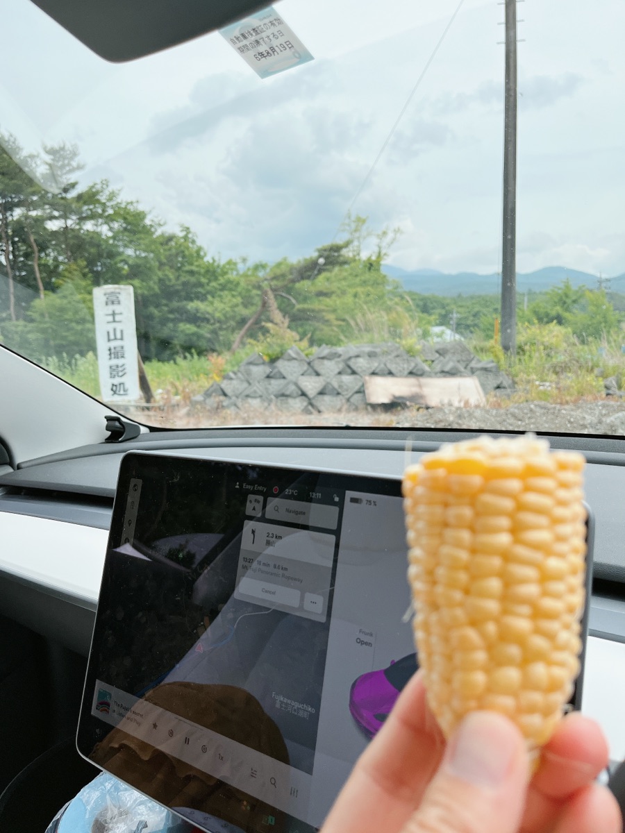 teslamodel32's tweet photo. 絶景富士山スタバなう https://t.co/uacnmHiFV4