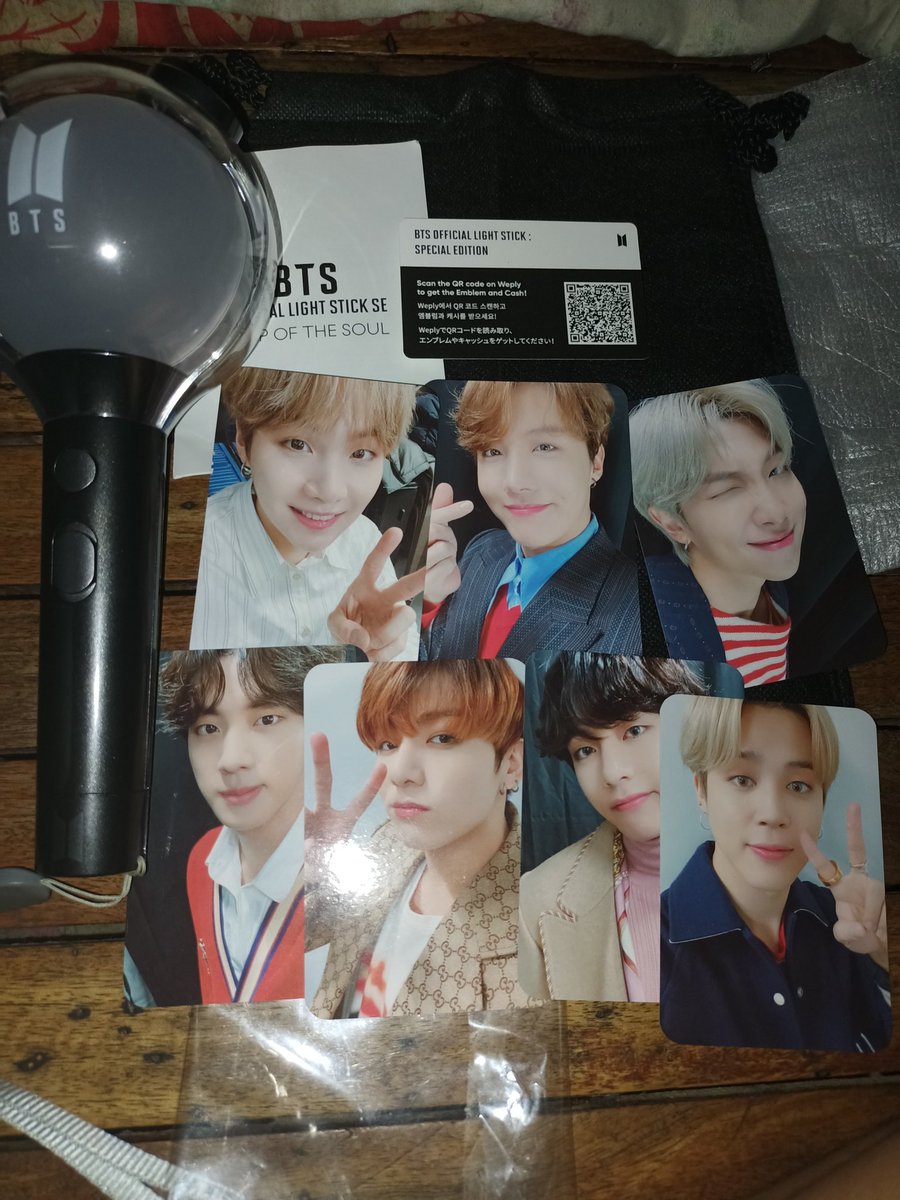 Momoring_sun's tweet photo. Selling my ARMY BOMB complete inclusion 1400 nalang https://t.co/mggvV8P76f