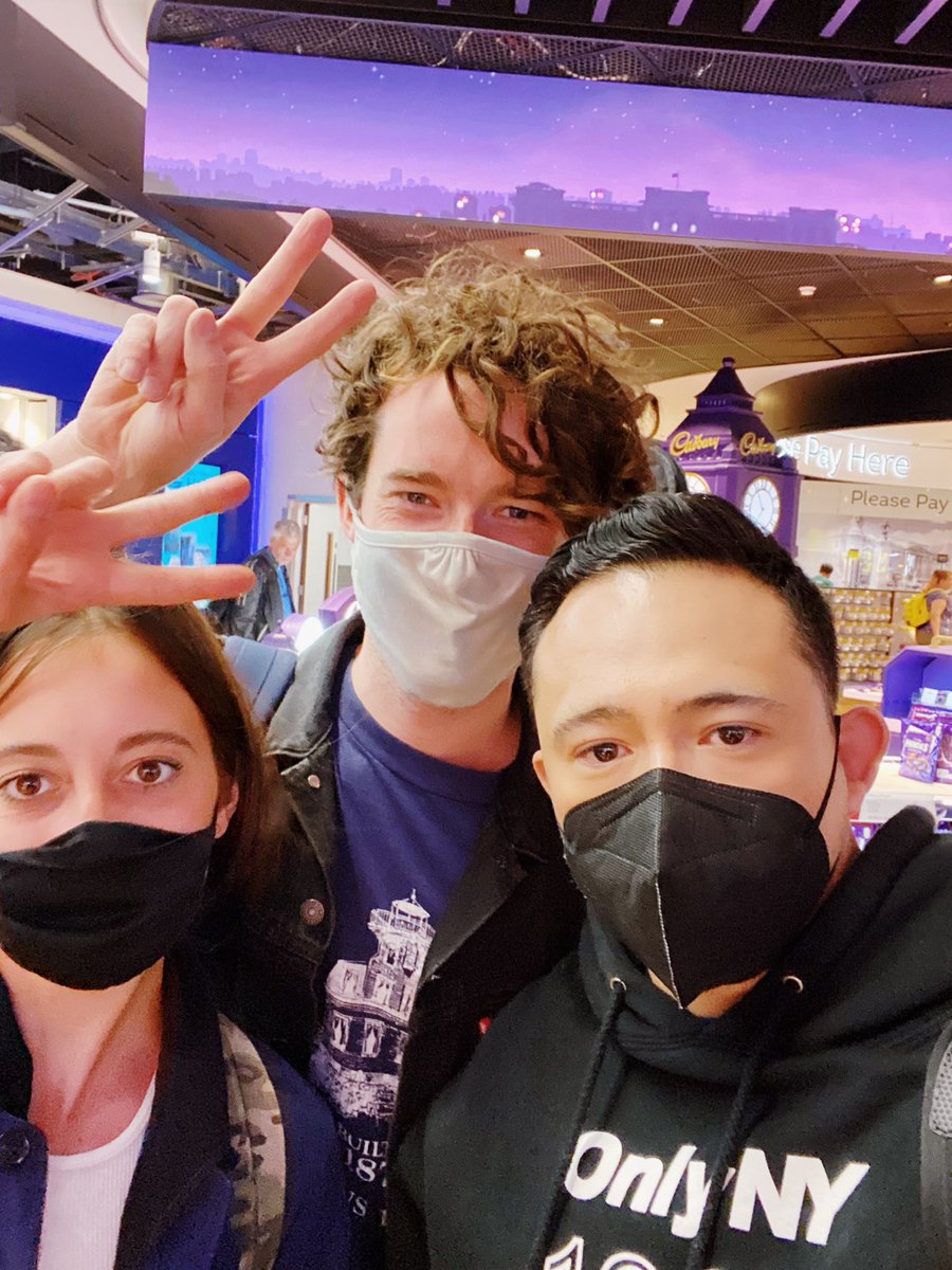 crisaris's tweet photo. Ran into these talented musicians at Heathrow @notionofanguish https://t.co/wkuZ1JFqIA