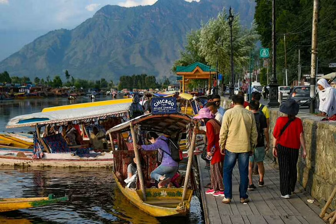 Weather remained dry in J&K during the last 24 hours as the MeT department forecast the same for Sunday. #NayaKashmir #sundayvibes #Kashmiri #FortniteCollision #Fortnite #jubileeconcert #ENGvsNZ #WorldEnvironmentDay #TheBoysTV #Umndeni #insiders