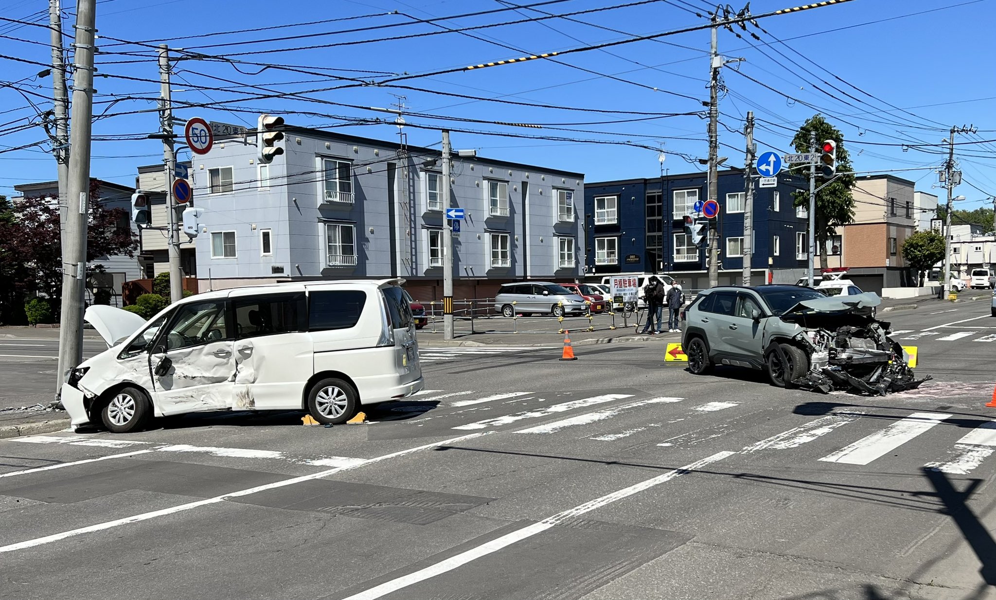 Kai Show Mst Hide 東区北東2 北進1通の交差点で衝突事故 警察による現場検証中で 一部交通規制中 皆様ご安全に T Co U4fg8njcbh Twitter
