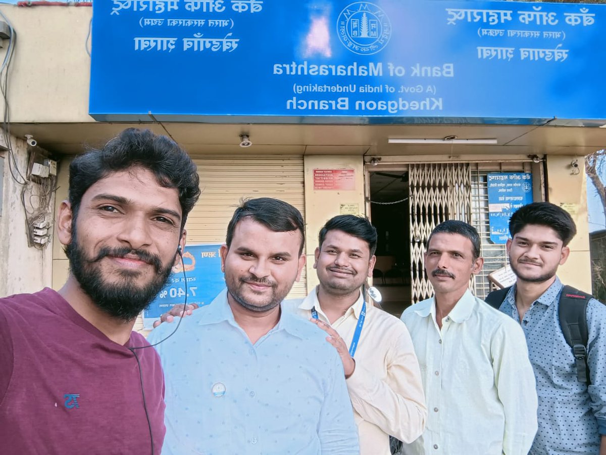 sushantr17's tweet photo. कल अपने ३ वर्षों तक जिस खेडगांव शाखा में कार्य किया वहां से विदाई दी गई इस सम्मान के प्रति हम आपके सदैव ऋणी रहेंगे।आप सभी स्टाफ एवं ग्राहकों  द्वारा शाखा के सफल संचालन और विकास हेतु  मिला सहयोग,प्यार एवं सम्मान के लिए मेरे दिल से वंदन, अभिनंदन, धन्यवाद एवं आभार। https://t.co/o8SUUa4XKr