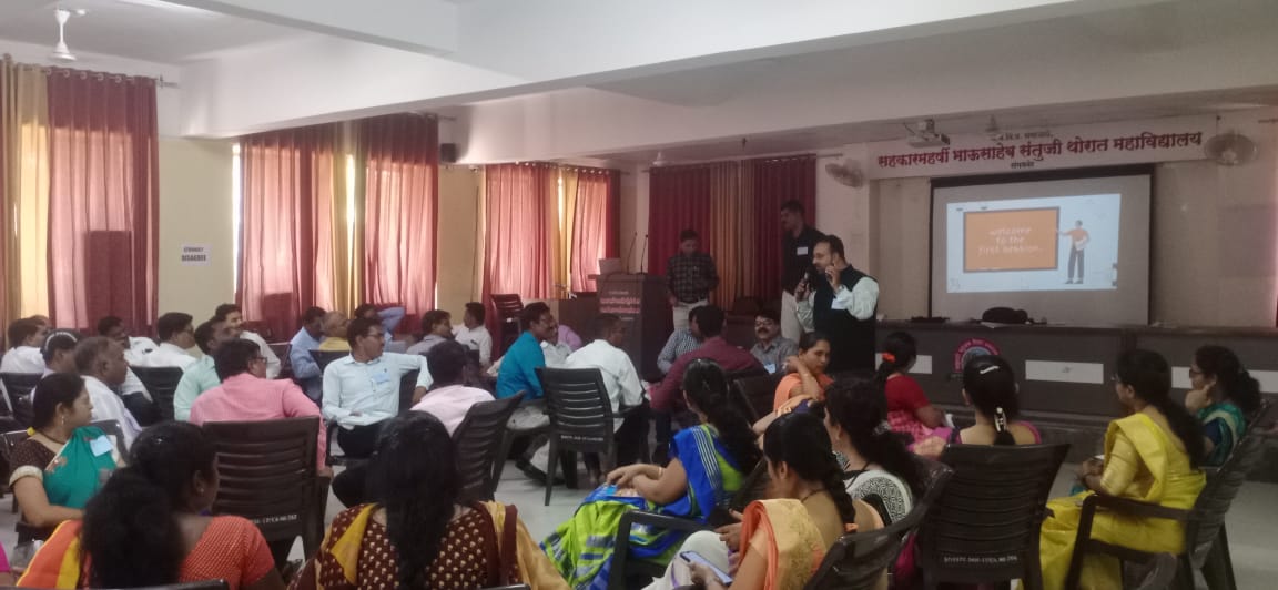 nadeemkhanlive's tweet photo. Completing the intensive Spoken English for Teachers course at Sahyadri BVP Education Society Sangamner. Four days of interactive and lively sessions with 250 teachers from 35 primary to higher secondary level schools. #Fantastic!
#SpokenEnglish #ELTIndia
#ainetconnect #edupower https://t.co/Qcw1UzYQ81