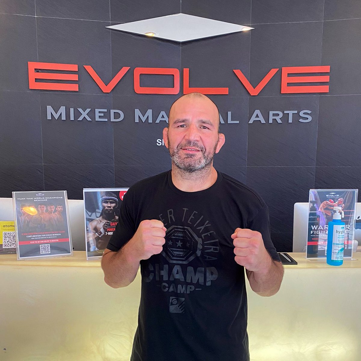 EvolveMMA's tweet image. Welcome UFC fighters to Evolve MMA! &amp;lt;&amp;gt;

@BulletValentina @AntoninaPantera @joannamma #JoselyneEdwards @mikebrownmma @gloverteixeira #taylanyuasa

#mma #champions #evolvemma #singapore