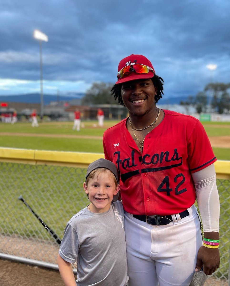 Unitymikey's tweet image. Thank you @CJRichmond9 for the broken bat and making knoxie’s day. Great homerun too!!