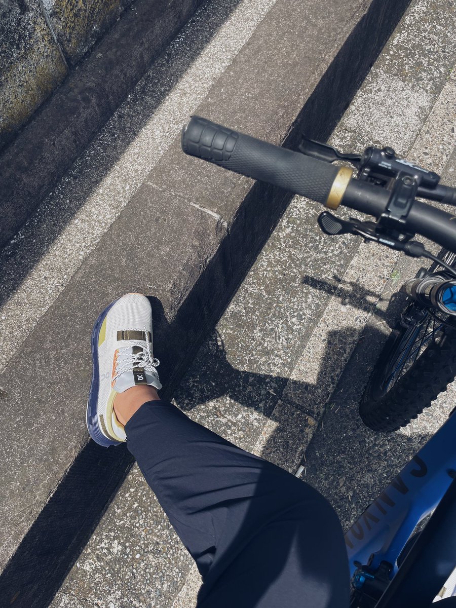 nishikubomai's tweet photo. ひょいっとひとこぎ🚲
@on_running
#cloudnova https://t.co/ERQETt502Z