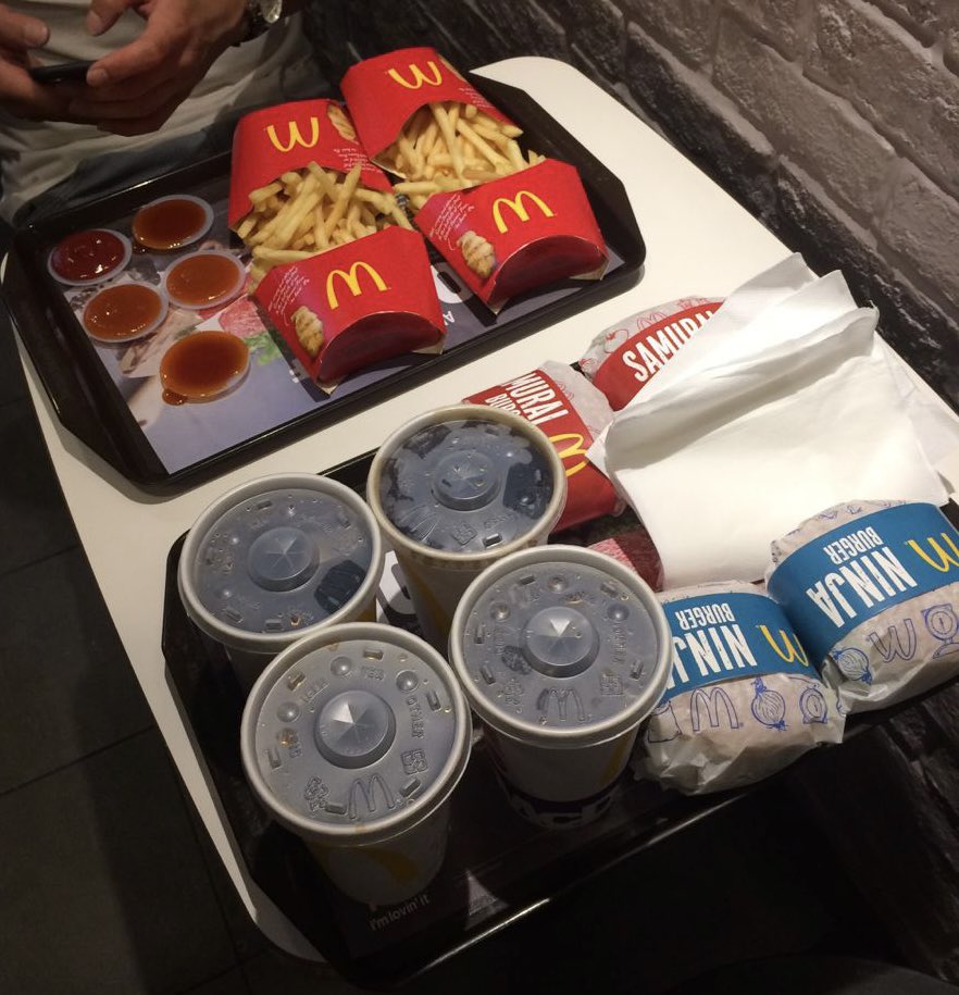 FastFoodGodjira tweet media