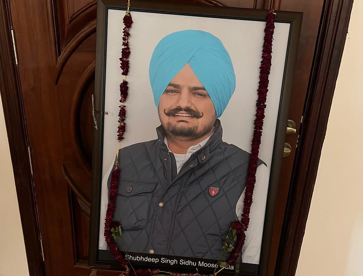 mssirsa's tweet photo. There are no words to condole a father who lost his only son in such an unfortunate manner. The least we all can do is to support him in his fight for justice.
#sidhumoosewala https://t.co/ALeesmVQcj
