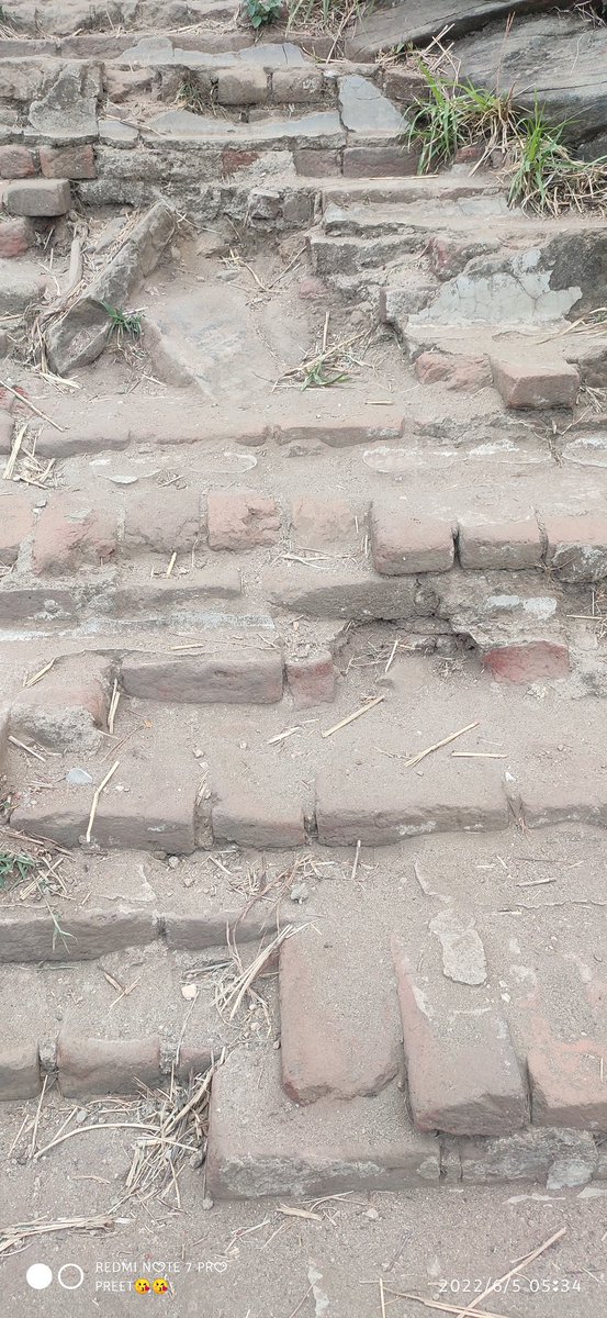 KumarAm46028994's tweet photo. आज पूरा विश्व,विश्व पर्यावरण दिवस मना रहा है इस मौके पर मैं हजारीबाग में बसे इस प्राकृतिक धरोहर( कैनरी हिल )की ओर ध्यान आकृष्ट कराना चाहूंगा,आज इस प्राकृतिक धरोहर में बनी सीढ़ियां एवं गुबंद पूरी तरीके से जर्जर हो चुकी है। कृपया इसे जल्द संज्ञान में लेने की कृपा करें। @DCHAZARIBAG https://t.co/0qqJj7YiMv