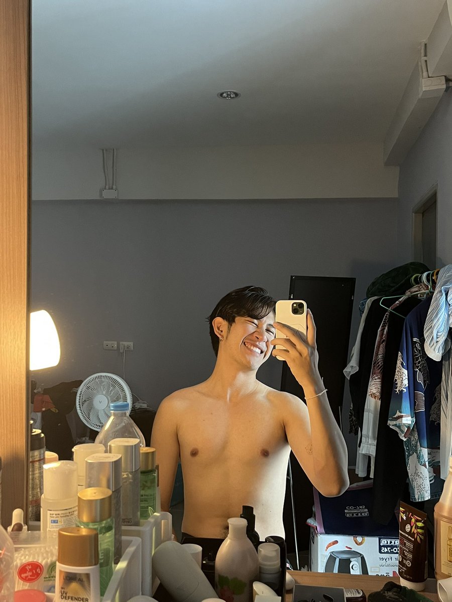 dorbor74's tweet photo. เห็นแฟนเรามั้ย คุณไง 😳 https://t.co/cxNYgcWFyH