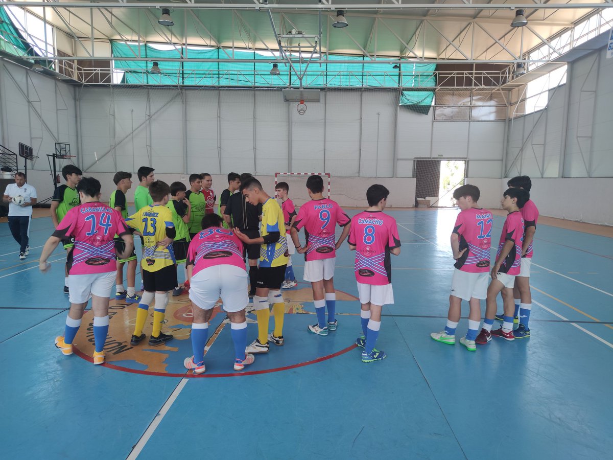 CD_LACELESTINA's tweet photo. CIERRE DE TEMPORADA 21-22 de los #Cadetes 

Invitación aceptada de nuestros vecinos de Burujon y el equipo juegan dos partidos 🆚 @cdtoletvmsala (10-2👇) y empate 🆚 Cuerva FS (ganando penaltis). 

Grandes
👏👏👏 
#Escuela https://t.co/Nb7T87lGm6