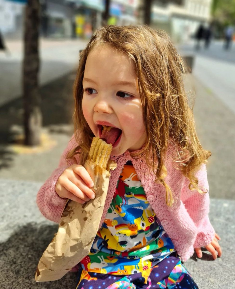 CatfordFoodMkt's tweet photo. This time last week we were enjoying the sunshine, the tunes and the sweet treats on offer! 

Only 3 weeks until the #CatfordFoodMarket comes round again, and this one is going to be a big one, marking one whole year of trading in the aftermath of the pandemic!

@aguanabocaUK https://t.co/94wTIhwPg4