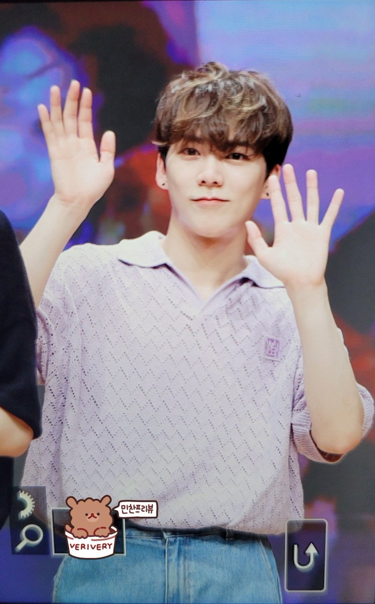 ondust_0916's tweet photo. 220605 애플뮤직

오랜만에 놀러옴
#VERIVERY #베리베리 #MINCHAN #민찬 https://t.co/q9nbPR23IX