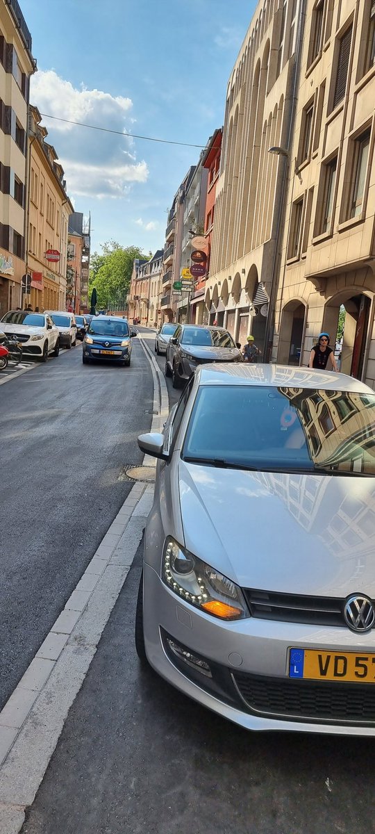 CriticalmassL's tweet photo. This is how #AvenuePasteur looked like Saturday pm. Four cars in a row parking on the "bike lane". Road signs haven't been installed yet, but drivers know bloody well it's not meant for parking: they just don't care. Doesn't bode well, #CityLuxembourg https://t.co/JlUI12Rlpg