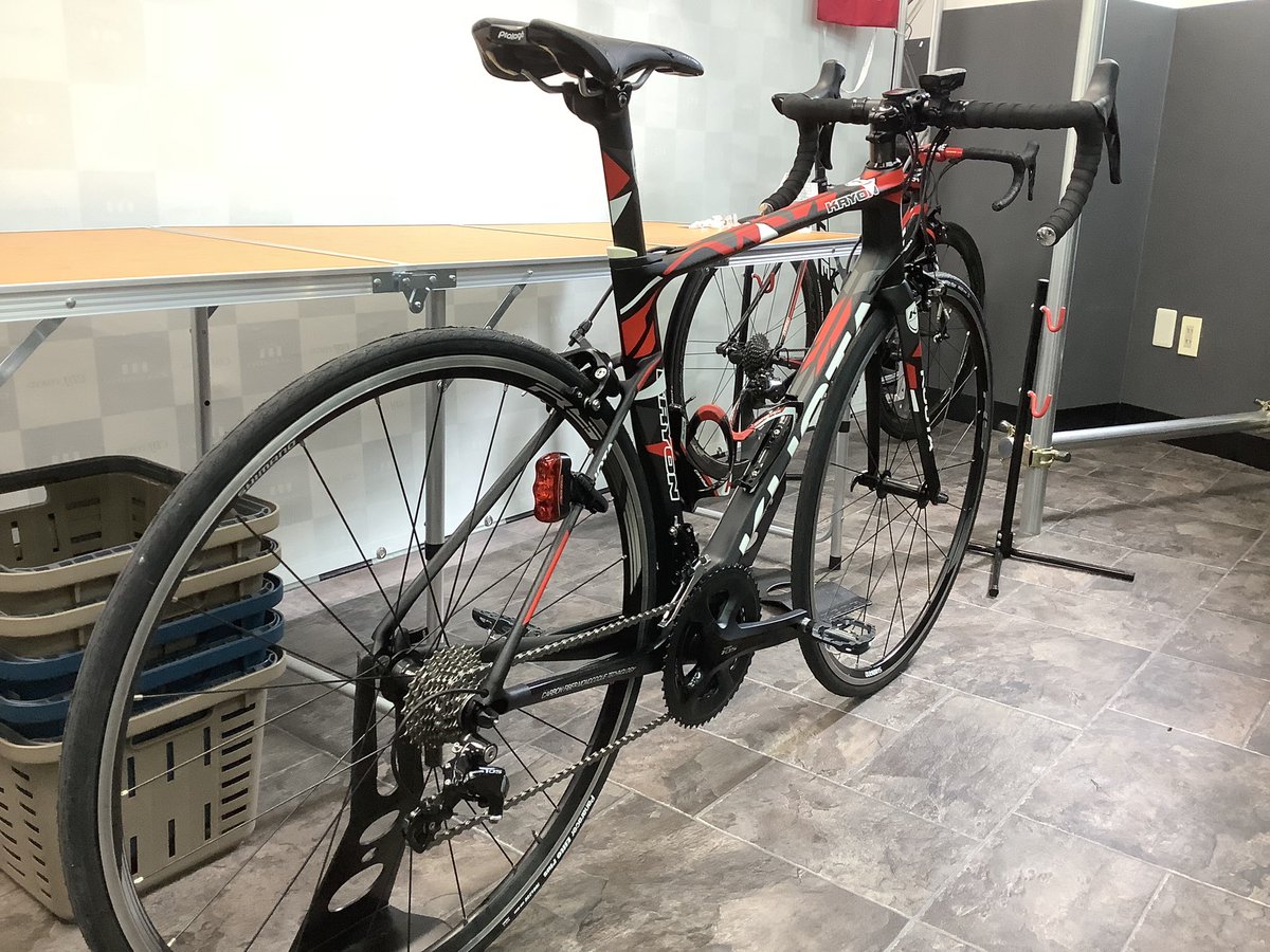 Shun9539's tweet photo. 昨日の6/4に1台目のロードバイク納車しました！🚴
なんか立ち合いしてくれた人沢山いたけど付き合ってくれてありがとう！！
これから使い倒してくぜ〜

あとロードやってるフォロワー達、軽率に俺と走りに行こうぜ…🌝 https://t.co/J36qX59rBB